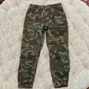 Levi’s camouflage joggers size 5